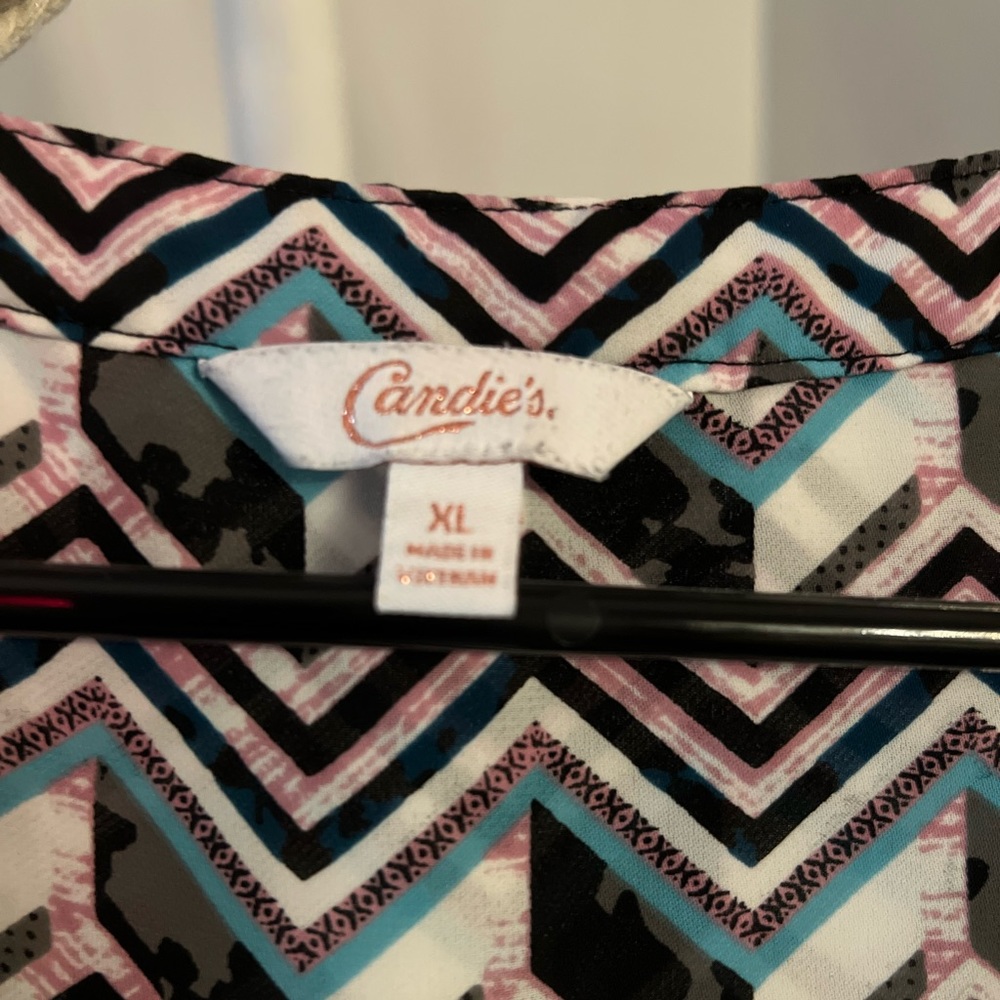 Patterned Blouse - Picture 2 of 3